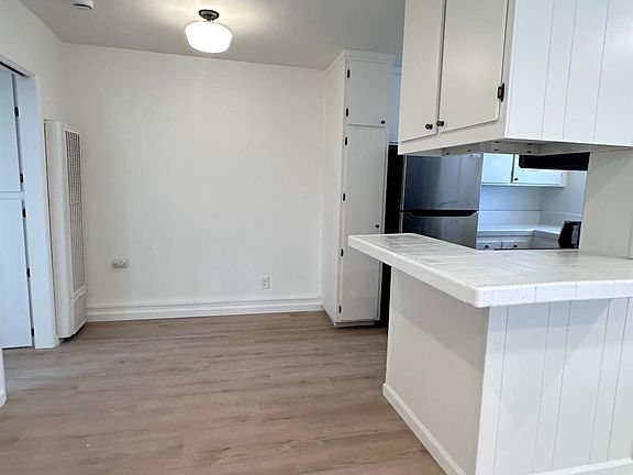 4th image of 930 Avenue 22