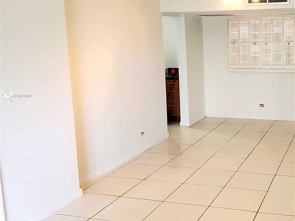 3rd image of 447 NE 195th St APT 409