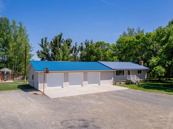 153 E 1st St N, Cowley, WY 82420