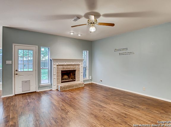 4th image of 21119 Simi Valley Dr