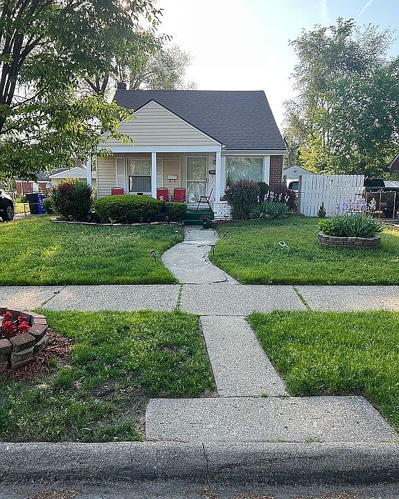 2nd image of 19724 Plainview Ave