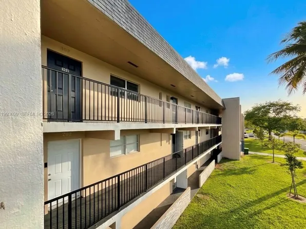 7900 S Colony Cir S #303, Fort Lauderdale, FL 33321