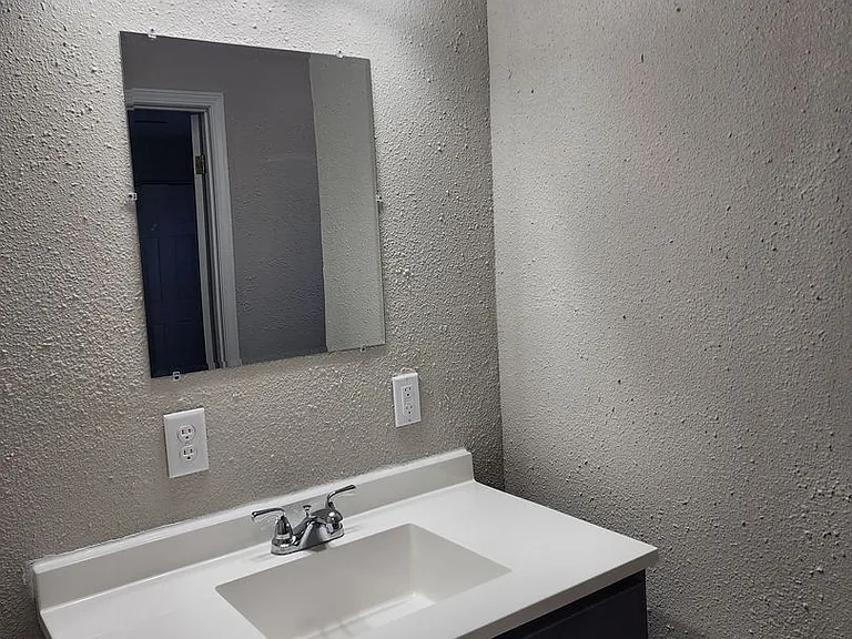 417 Albert St — Photo 10