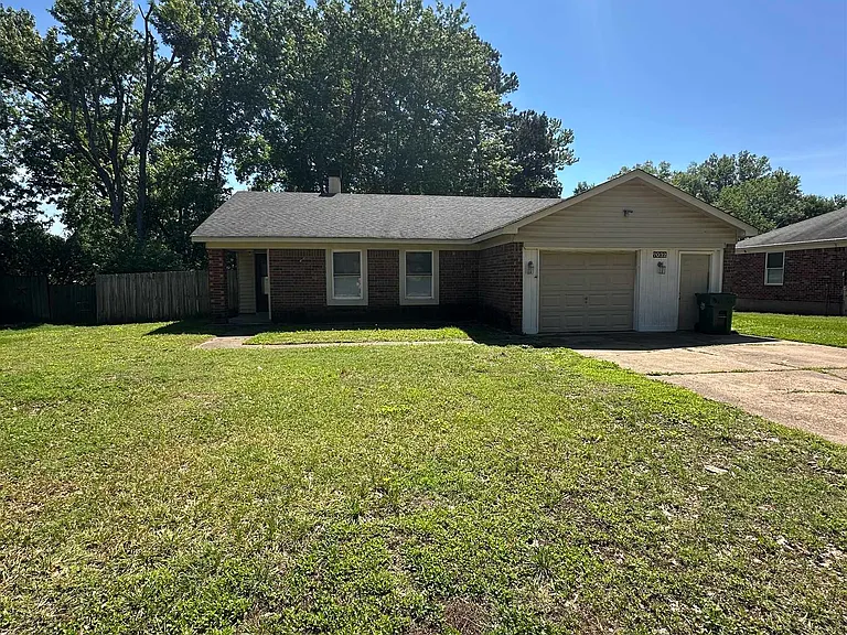 7032 Pam Dr — Photo 1