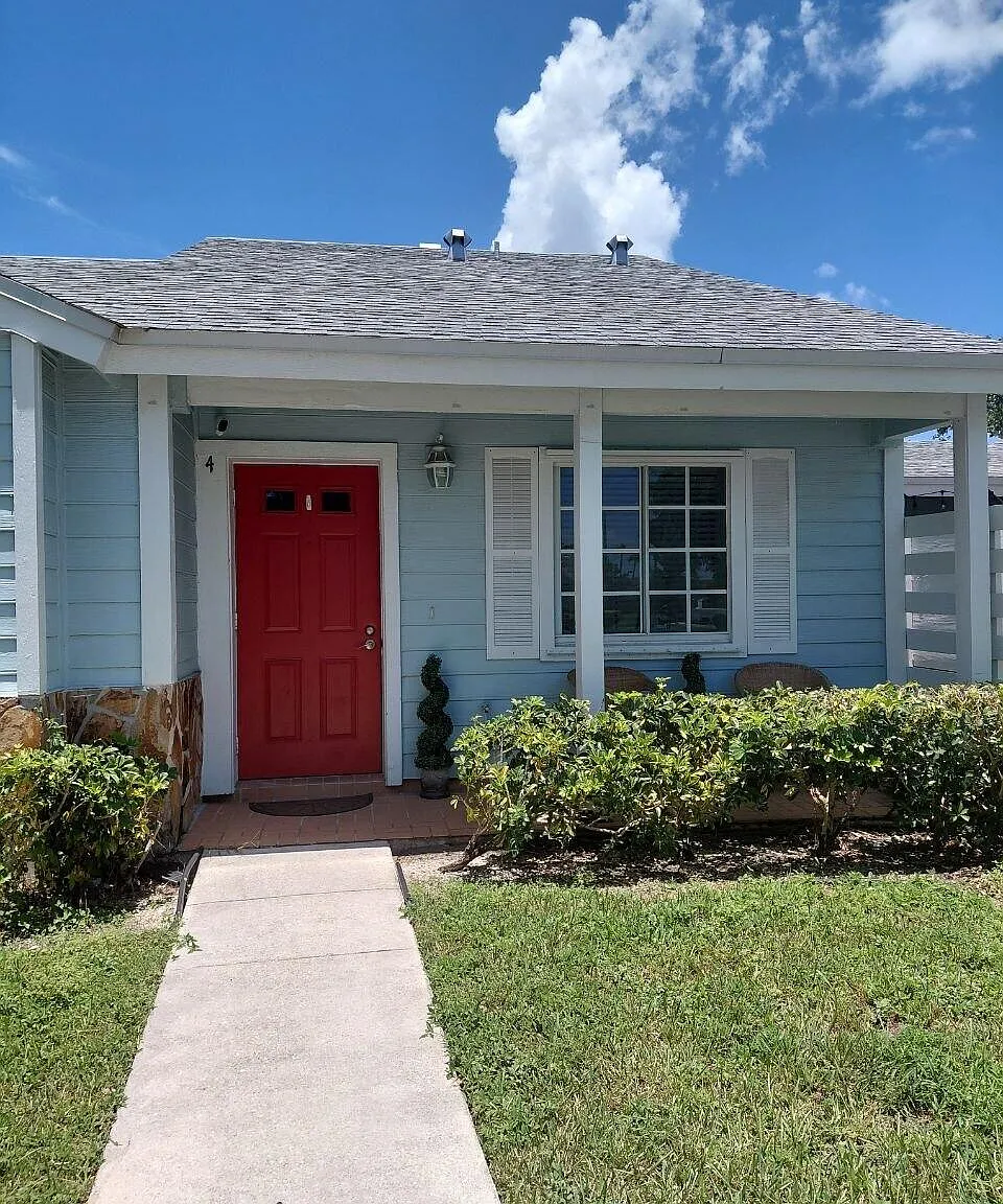 2 bed, 1.0 bath, 738 sqft, $2,575 — Photo 1