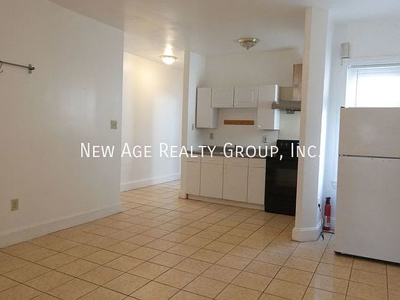 4th image of 622 N 32nd St #3