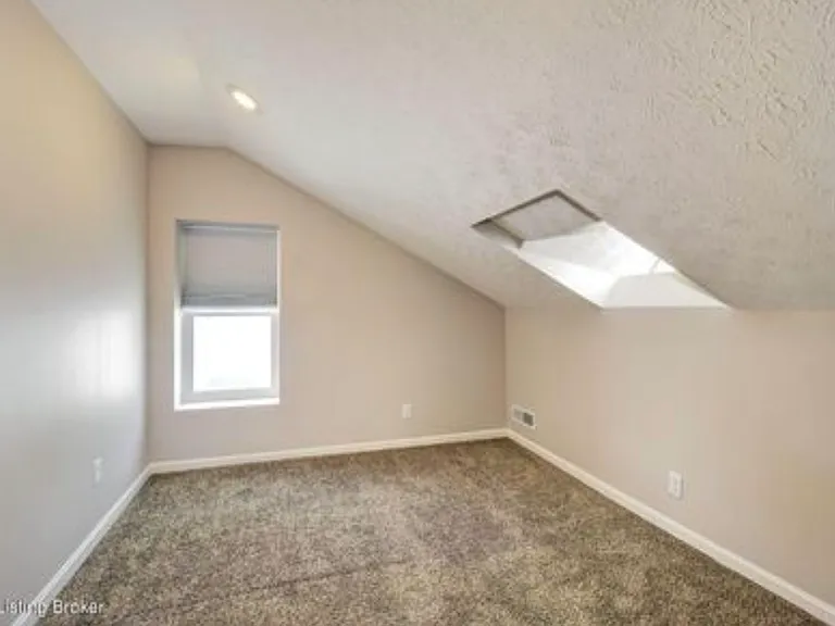 644 Ervay Ave — Photo 11