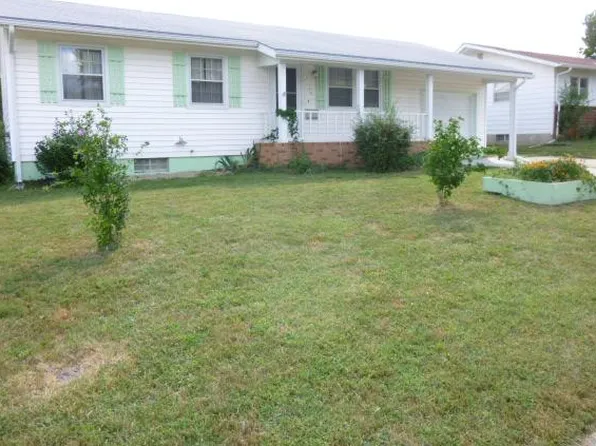 1113 Skyline Dr, Junction City, KS 66441