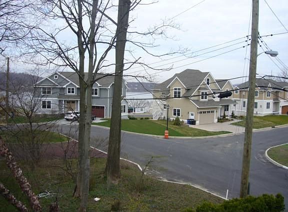3rd image of 22 Fairlawn Ave