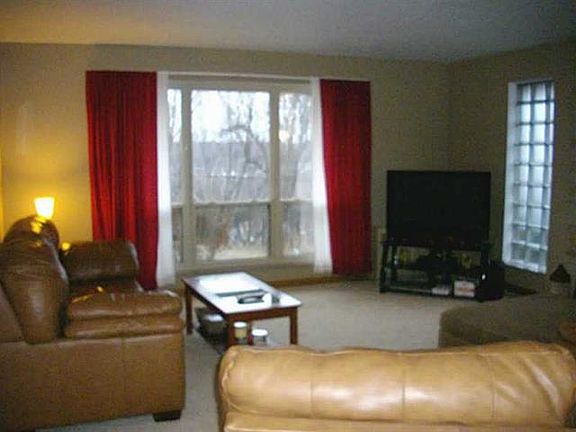2nd image of 536 Longvue Dr