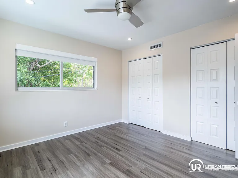 2400 NE 26th St #6 — Photo 14