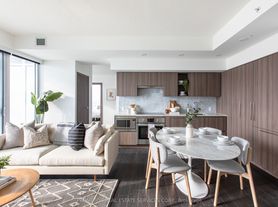 17 Bathurst St