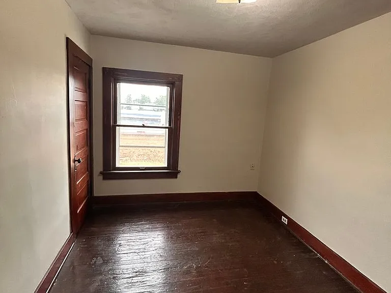 434 Rose Ln — Photo 7