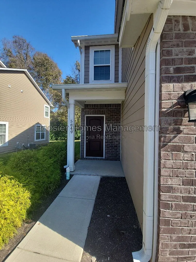3 bed, 2.5 bath, 1700 sqft, $2,000 — Photo 2