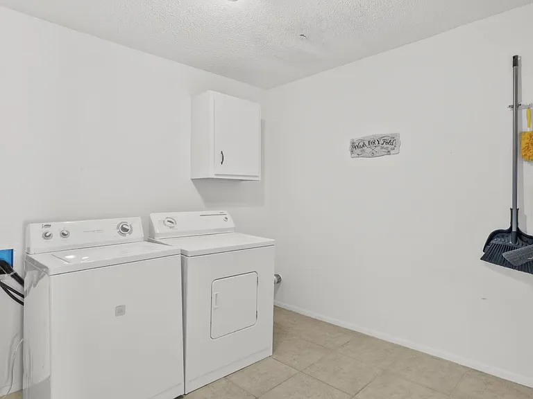 SE Harbor View Dr — Photo 18
