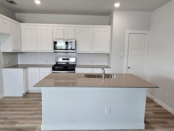 3rd image of 103 Travine Dr