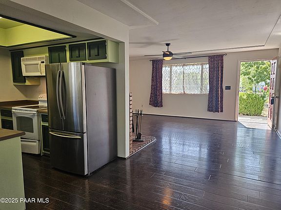 4th image of 3916 N Catherine Dr