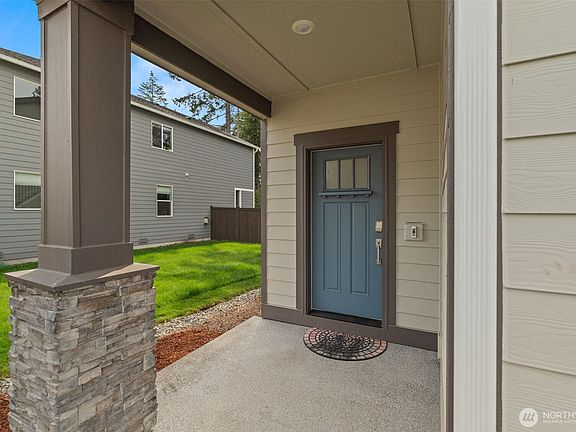 5th image of 17602 Crossing Drive E