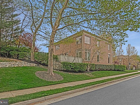4th image of 11101 Chessington Pl