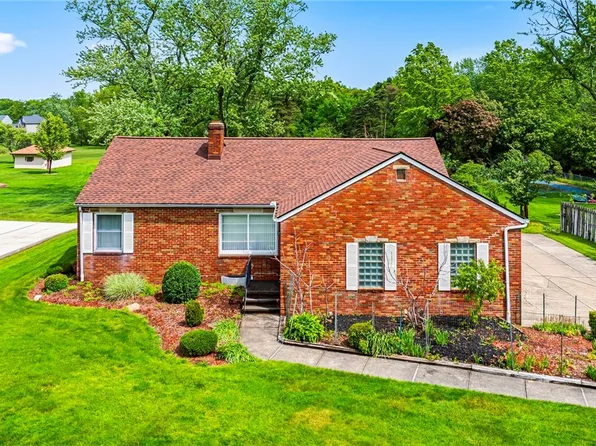 725 Chestnut Rd, Seven Hills, OH 44131
