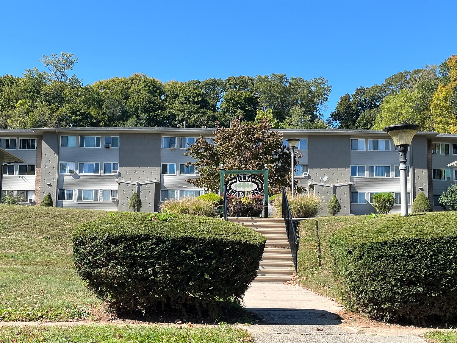 2 bed, 864 sqft, $1,800 — Photo 1