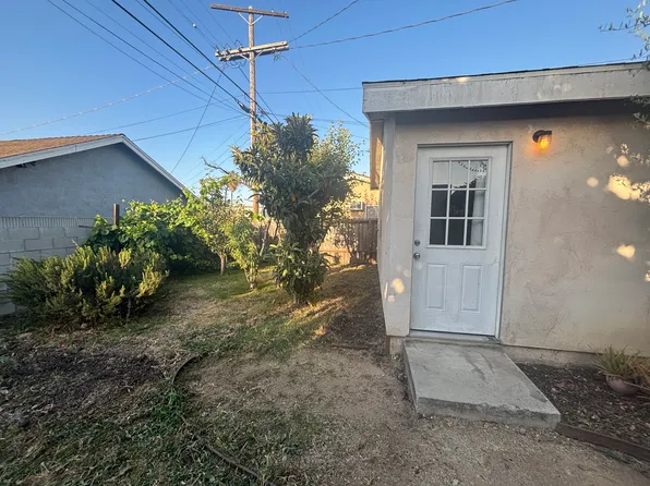 2307 W 74th St #B, Los Angeles, CA 90043