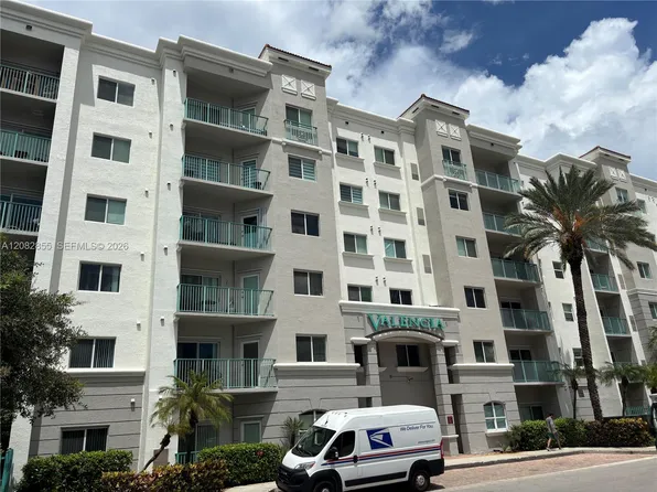 6001 SW 70th St APT 324, South Miami, FL 33143