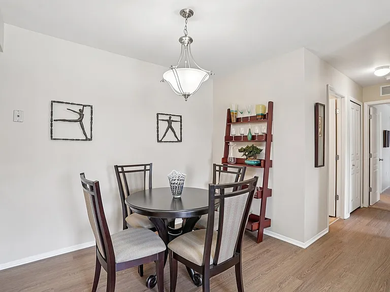 Swan Harbour Apartments — Photo 9
