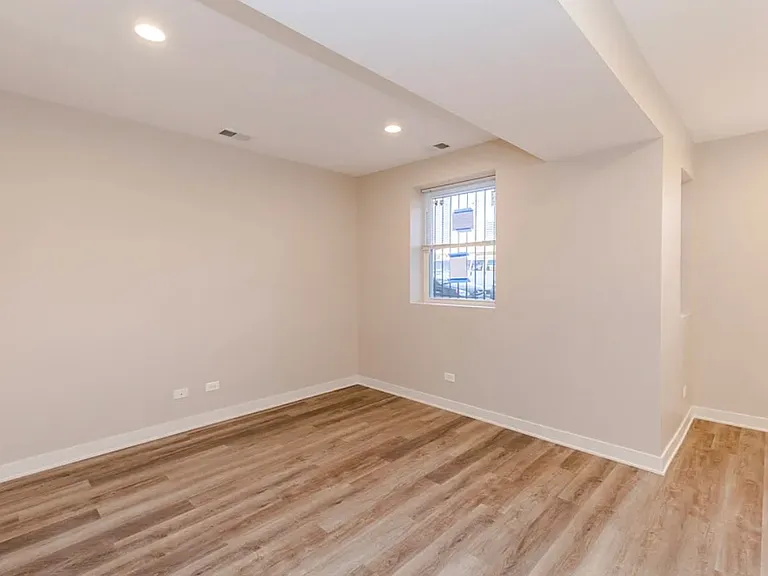 3603 W Ainslie St #G — Photo 2
