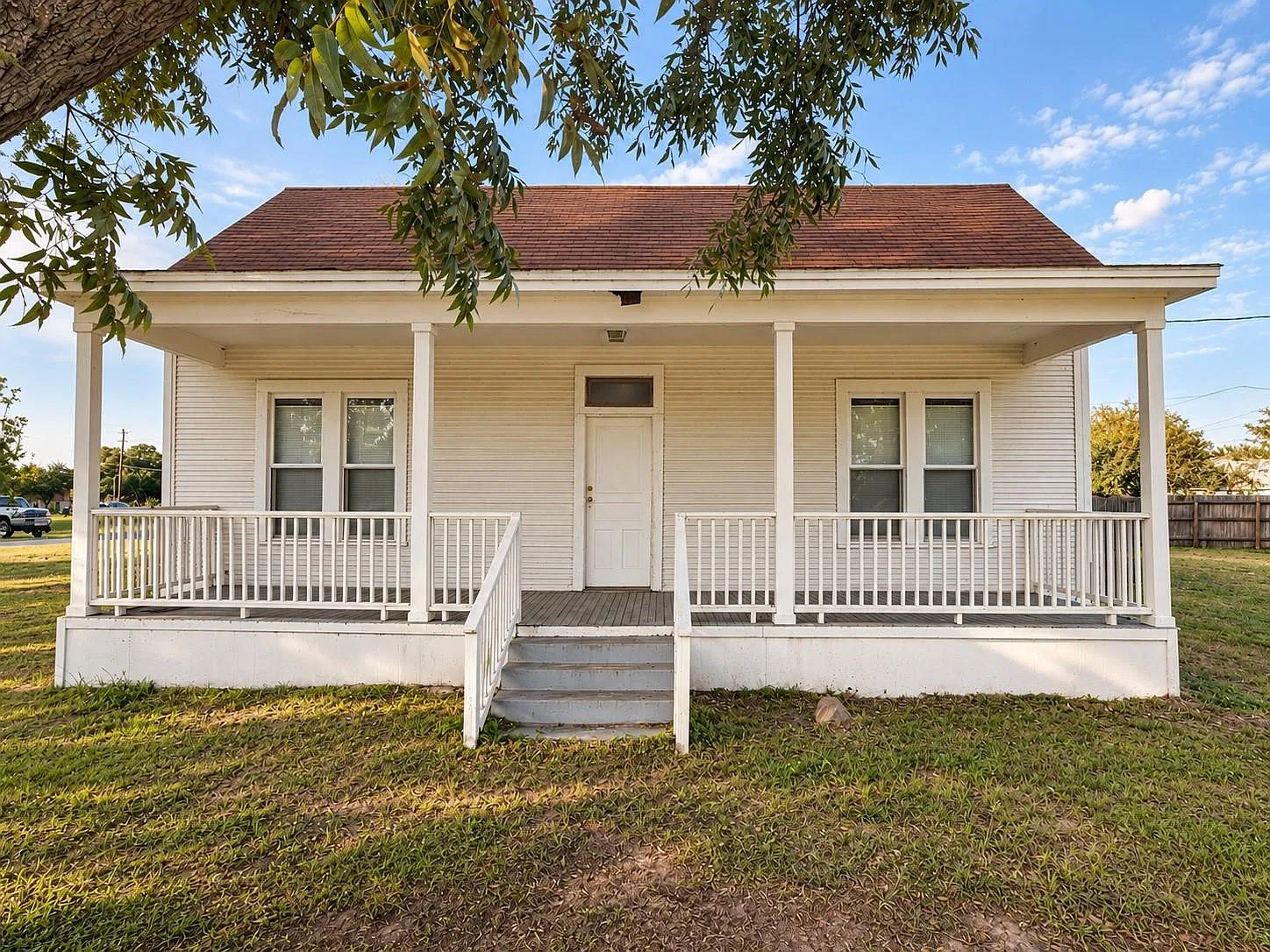 2 bed, 1.0 bath, 1092 sqft, $1,300 — Photo 2