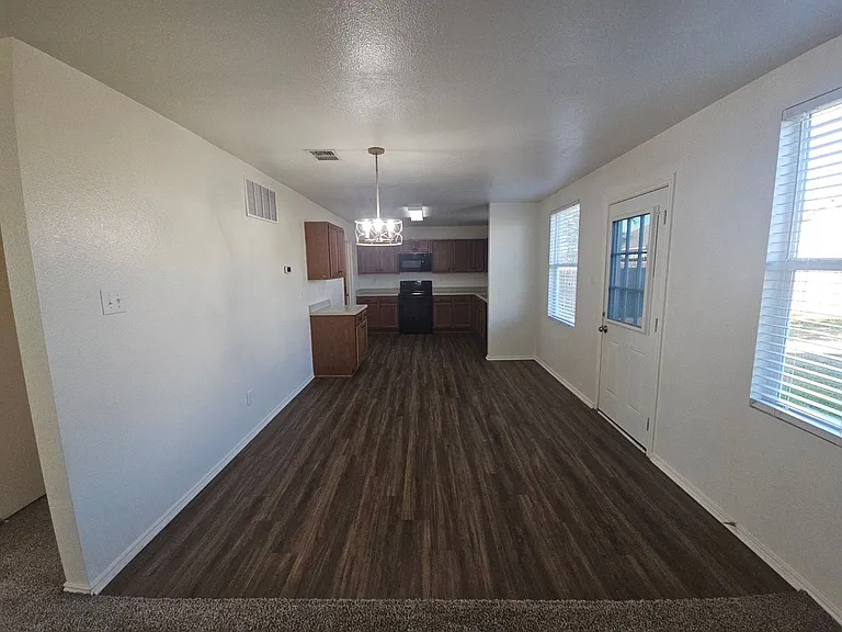 1432 Lauren Dr — Photo 7