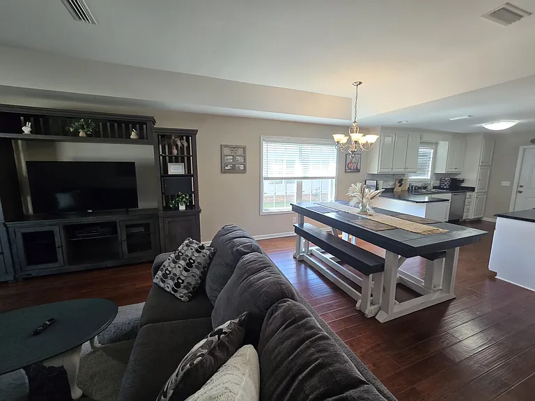 304 Jasmine Cir — Photo 8