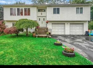 12 Schettig Ct #1, Spring Valley, NY 10977