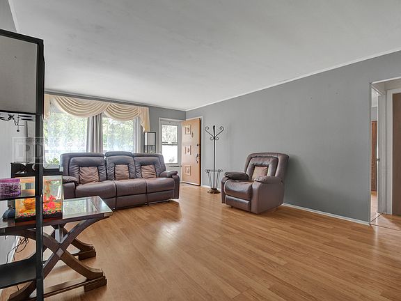 4th image of 1010 Portsmouth Ave