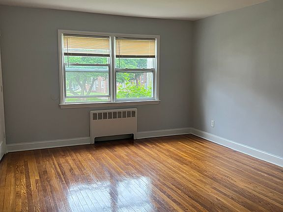 4th image of 247 Reynolds Ter #3A
