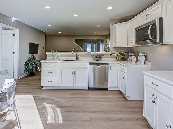 5th image of 20 Cloverleaf Ct #2