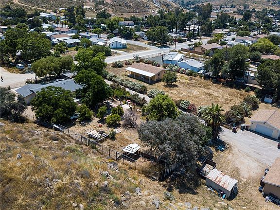 5th image of 25793 Melba Ave