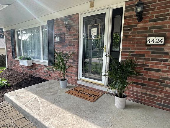3rd image of 4424 Rollingview Dr