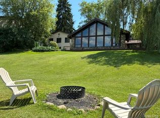 16280 Softwater Lake Dr, Linden, MI 48451