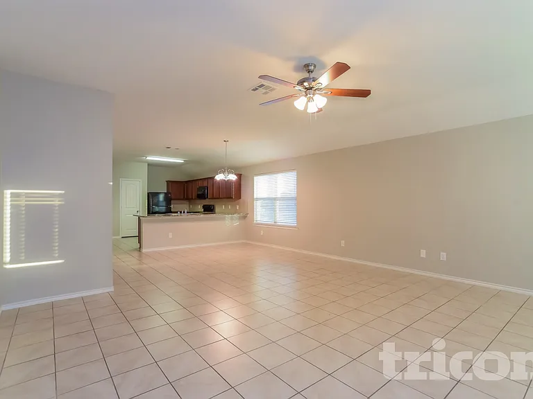 2511 Glen Hollow Dr — Photo 6