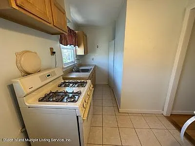 70 Goodwin Ave — Photo 4