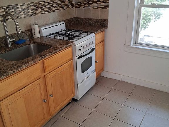 3rd image of 159 Waldo Pl