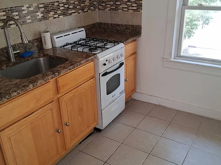 159 Waldo Pl #ST — Photo 7