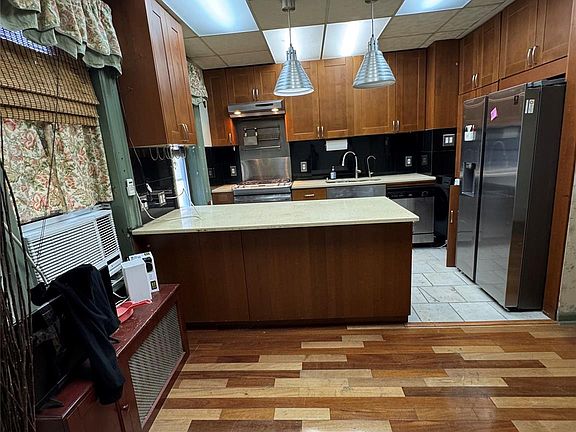 3rd image of 2922 Barnes Avenue #5F