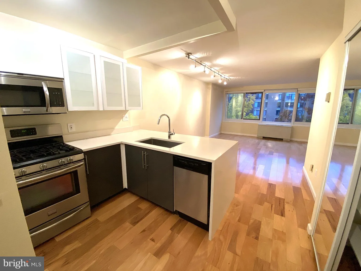 1330 New Hampshire Ave NW APT 505 photo 1