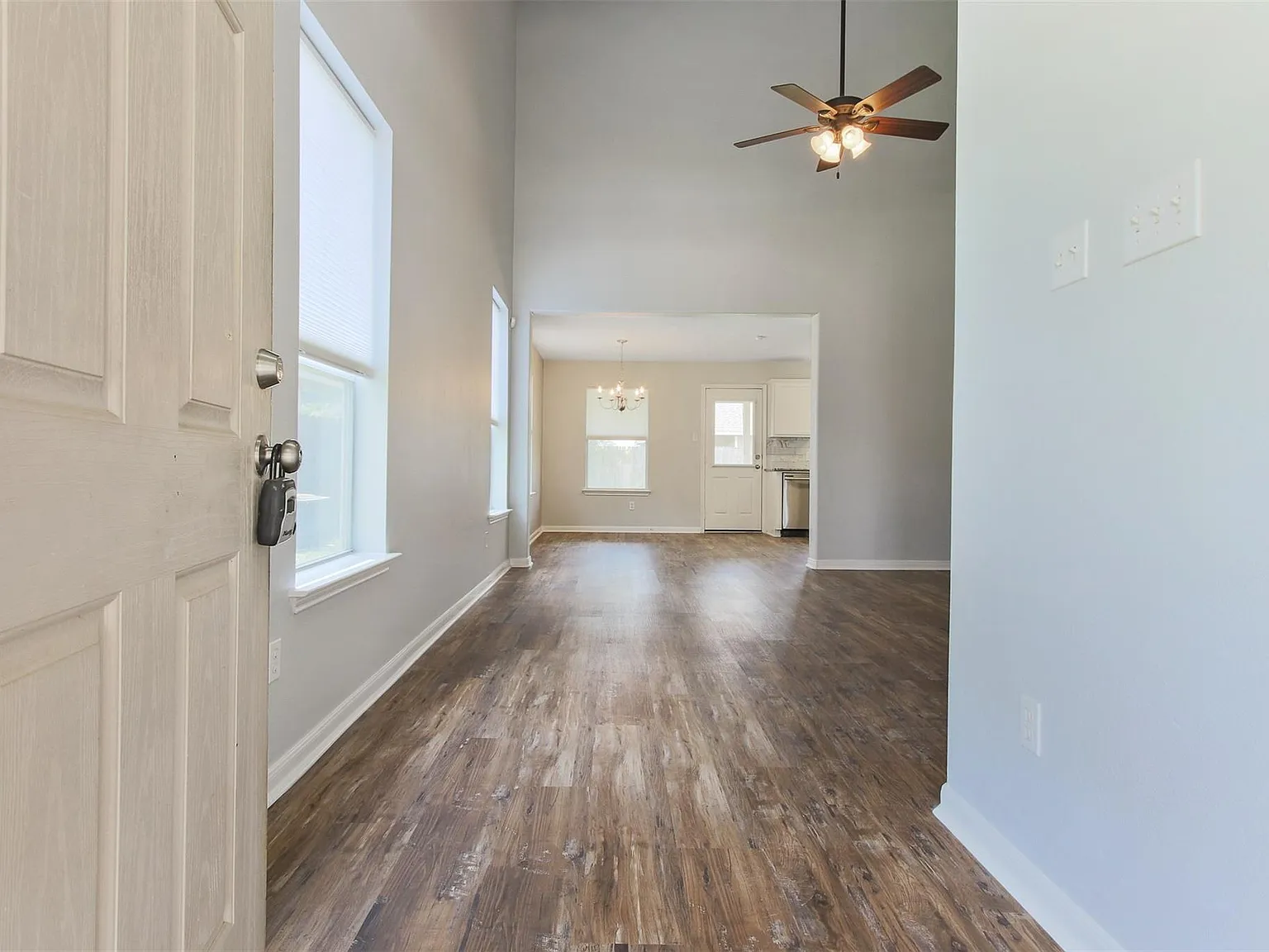 4 bed, 2.5 bath, 1825 sqft, $2,100 — Photo 2