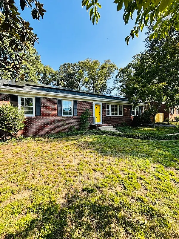 3 bed, 1.5 bath, 1404 sqft, $2,295 — Photo 3