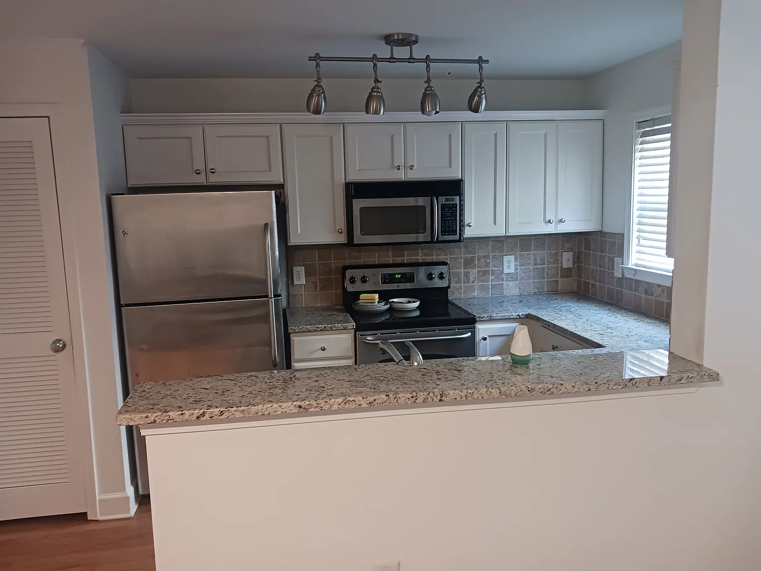 1 bed, 650 sqft, $1,350 — Photo 4