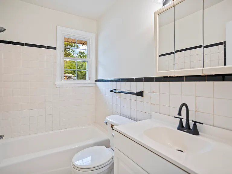 1831 Courtney Dr — Photo 12