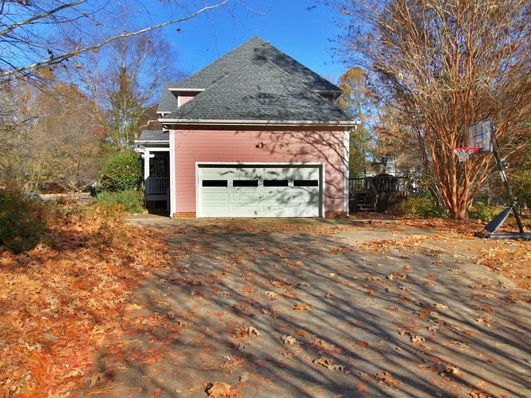 3425 Cottonwood Dr — Photo 2